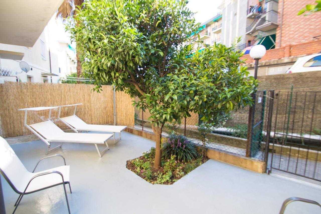 ואראצה Grande Bilocale Con Giardino E Posto Auto Privato Comodo Al Mare מראה חיצוני תמונה
